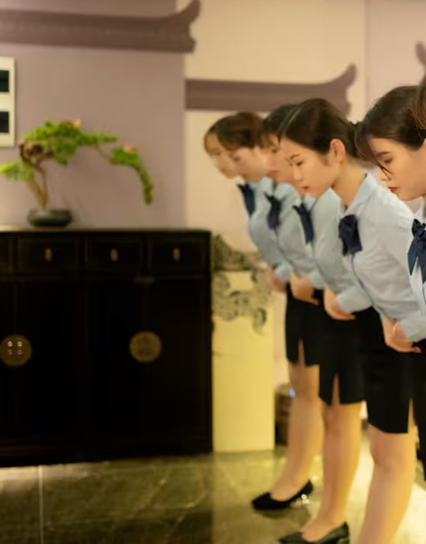 服务人员